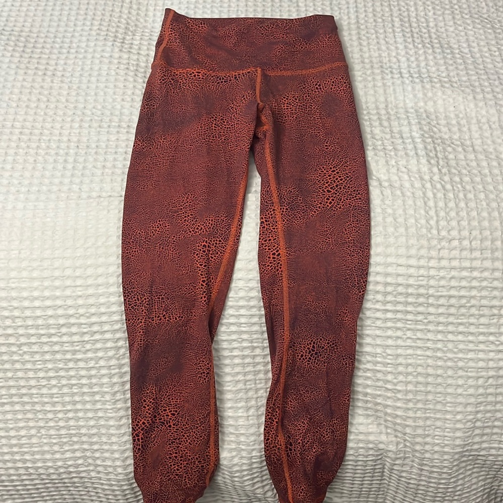 Lululemon size 4 navy blue and orange speckled gym leggings